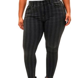 NWT Torrid Bombshell Skinny Jeans Soft Black Stripe 22
